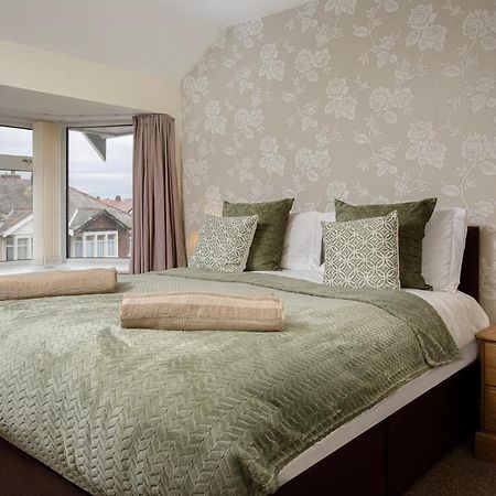 Arnside - Spacious 10-Bedroom Seaside Cottage 黑潭 外观 照片