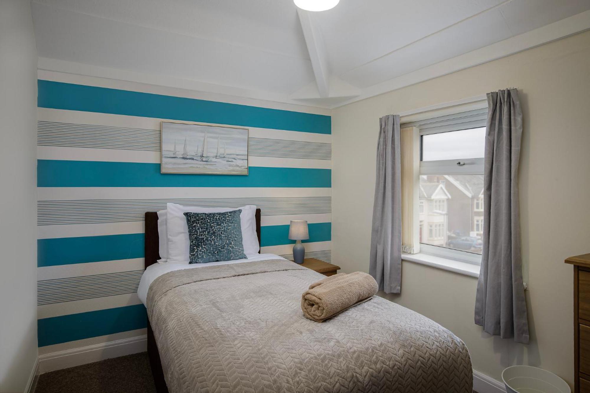 Arnside - Spacious 10-Bedroom Seaside Cottage 黑潭 外观 照片