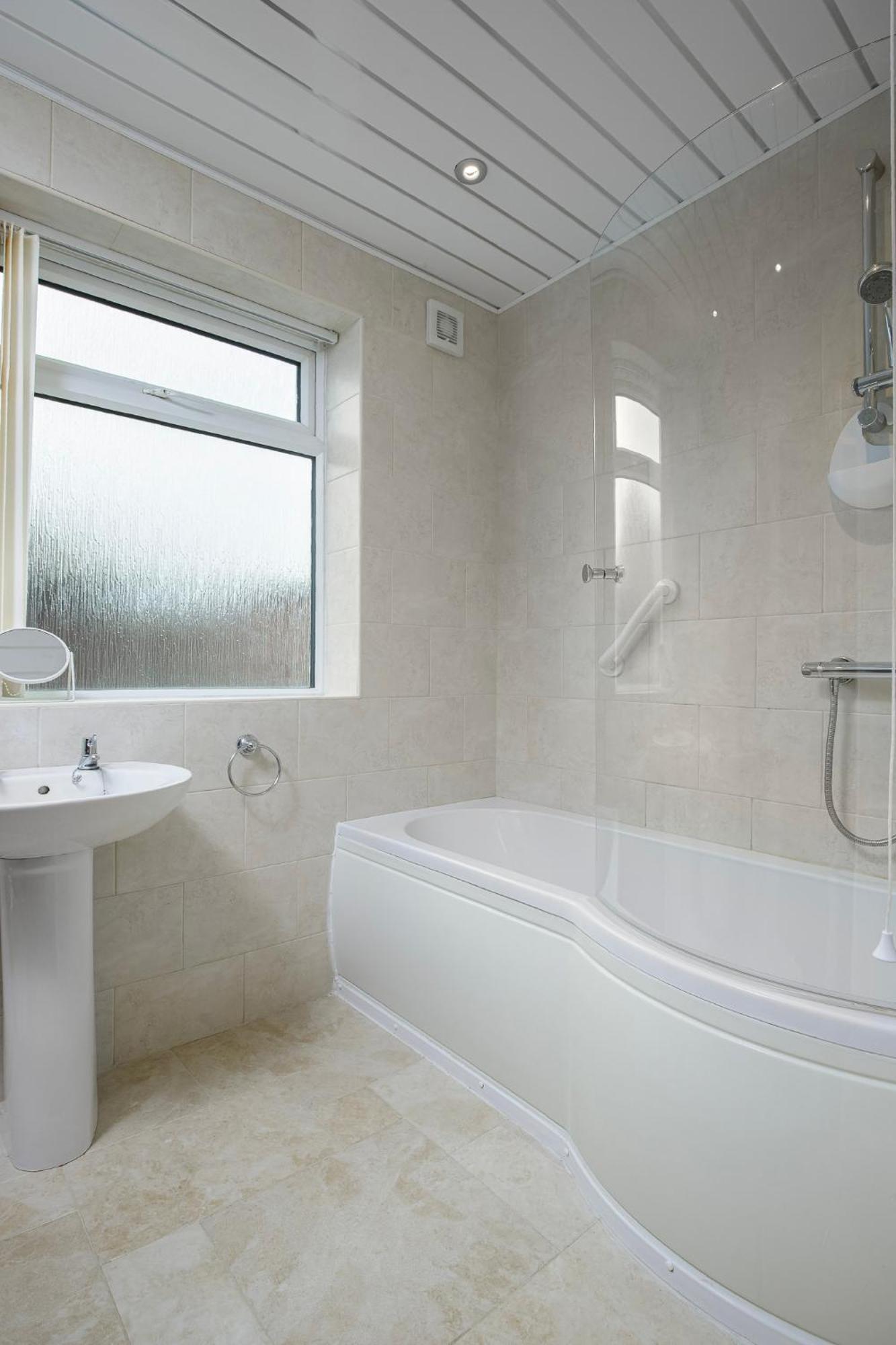 Arnside - Spacious 10-Bedroom Seaside Cottage 黑潭 外观 照片