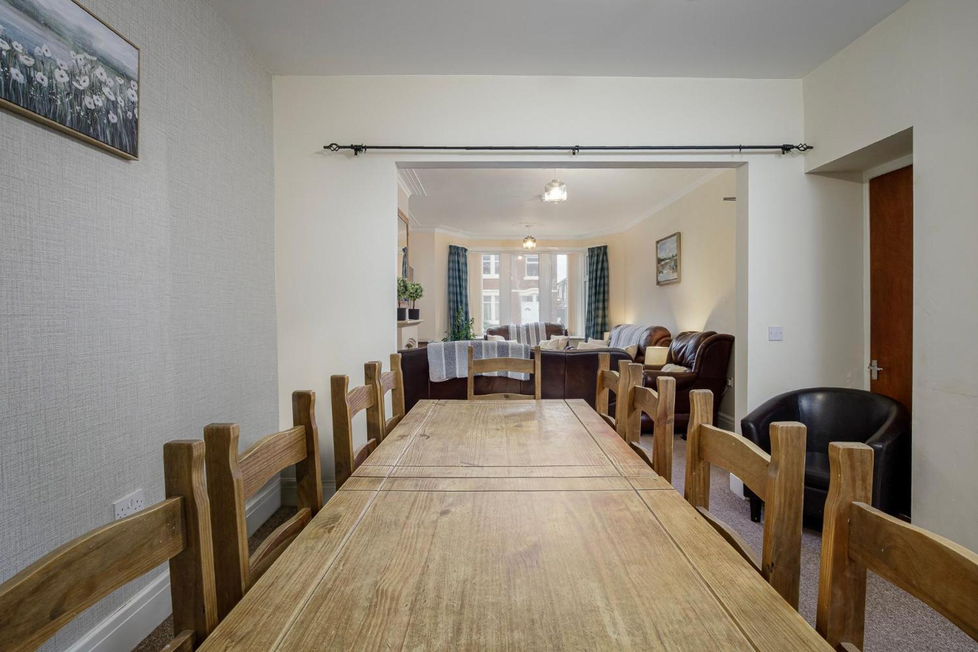 Arnside - Spacious 10-Bedroom Seaside Cottage 黑潭 外观 照片