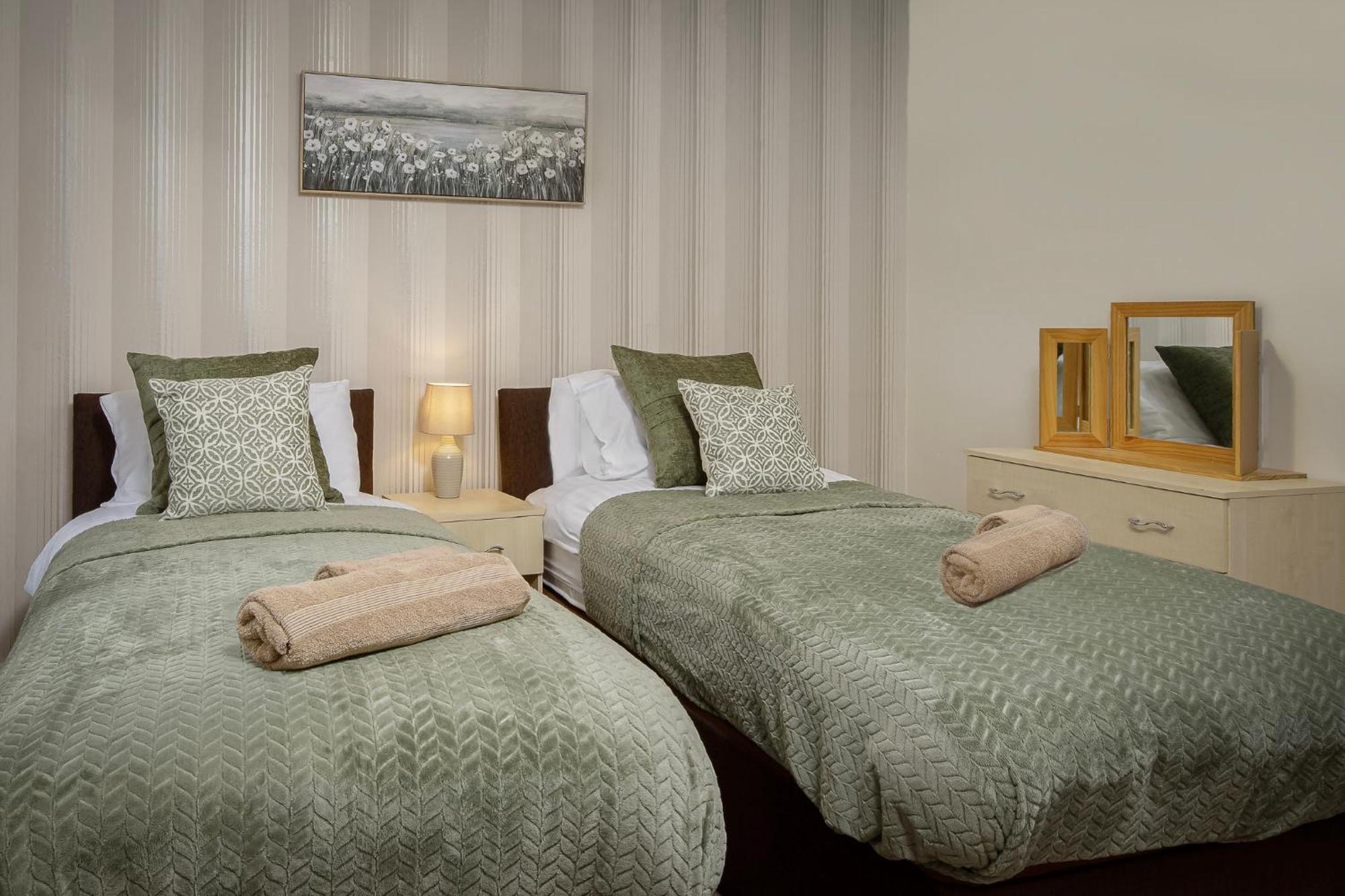 Arnside - Spacious 10-Bedroom Seaside Cottage 黑潭 外观 照片