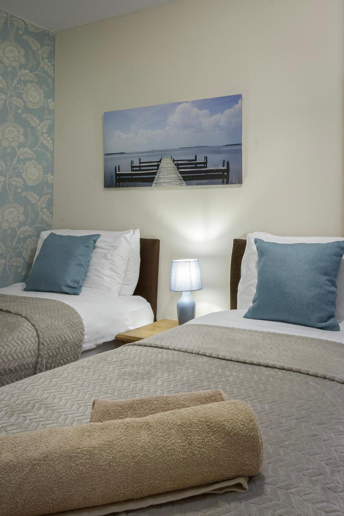 Arnside - Spacious 10-Bedroom Seaside Cottage 黑潭 外观 照片