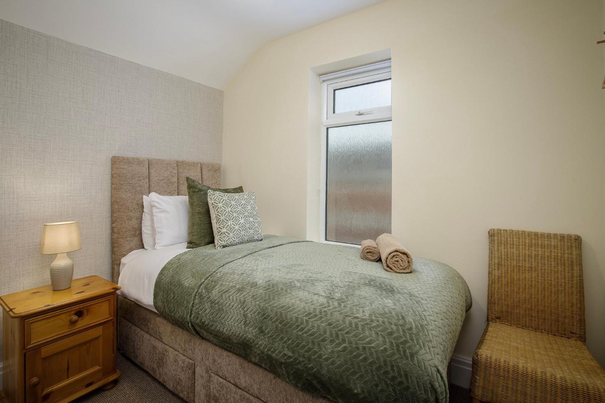 Arnside - Spacious 10-Bedroom Seaside Cottage 黑潭 外观 照片