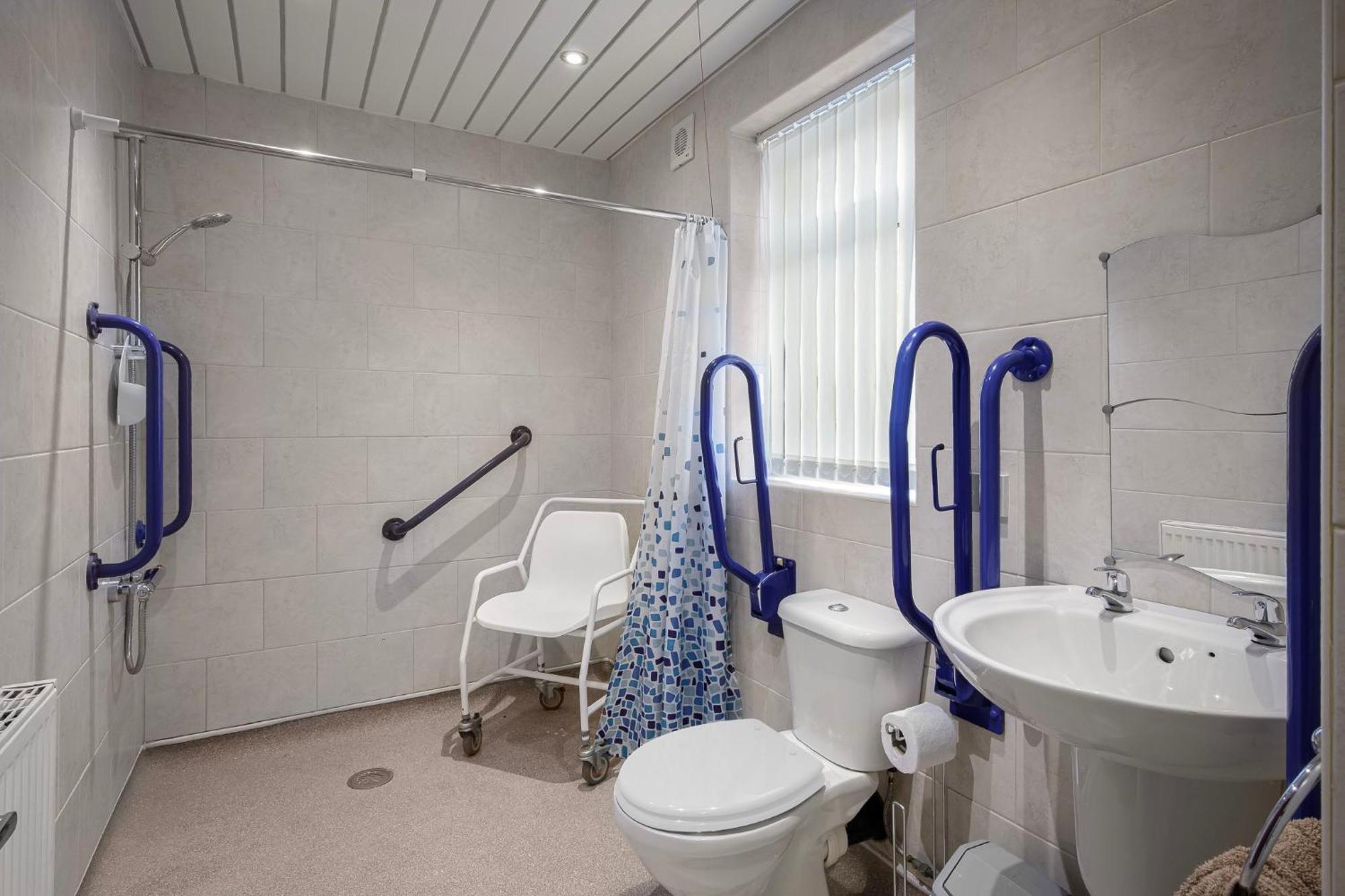 Arnside - Spacious 10-Bedroom Seaside Cottage 黑潭 外观 照片
