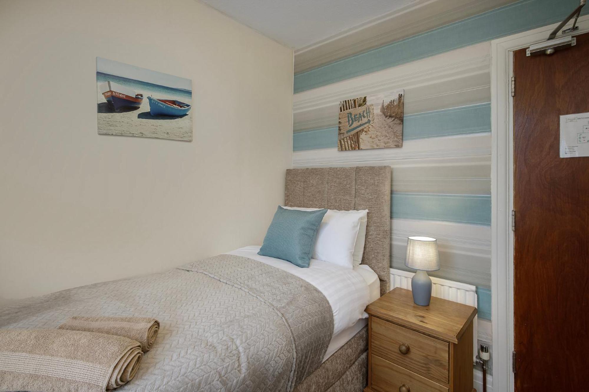 Arnside - Spacious 10-Bedroom Seaside Cottage 黑潭 外观 照片