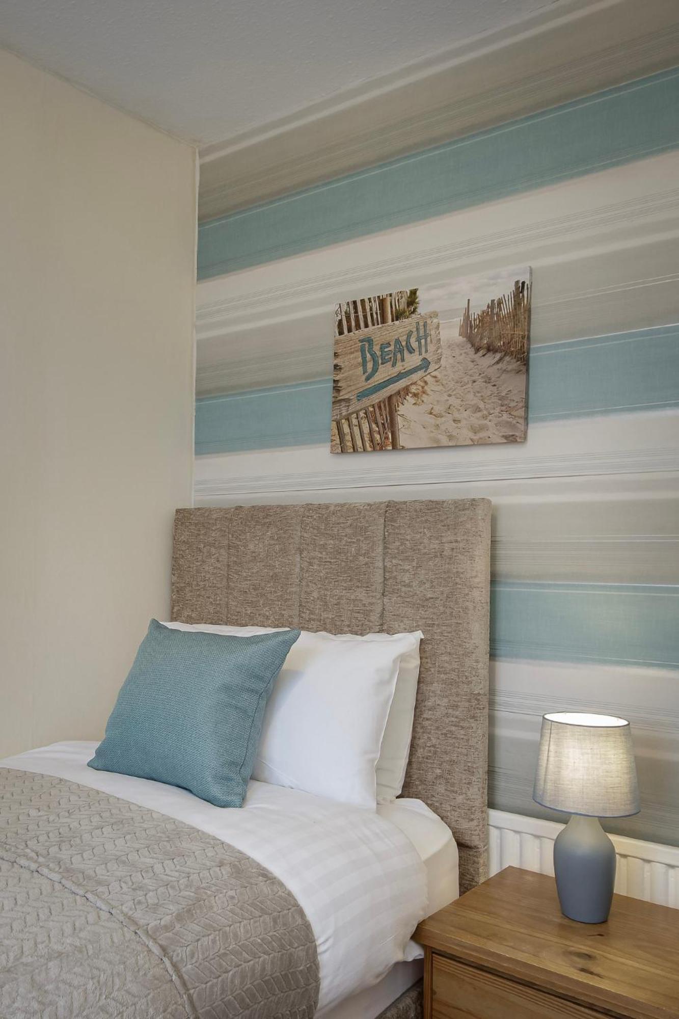 Arnside - Spacious 10-Bedroom Seaside Cottage 黑潭 外观 照片